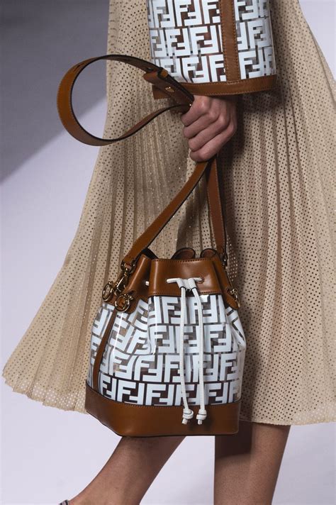 τσαντα fendi